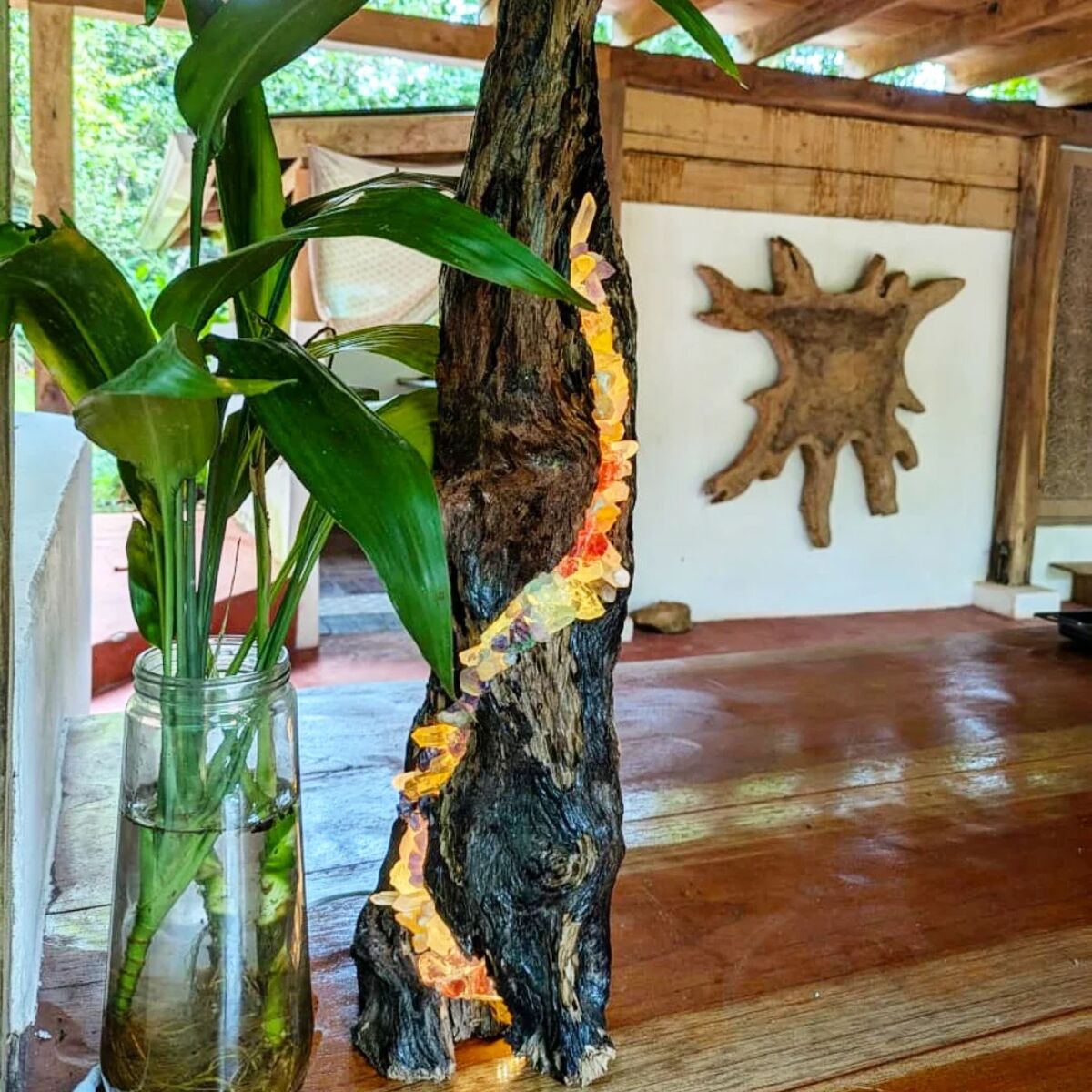 Crystal lamp with natural driftwood base